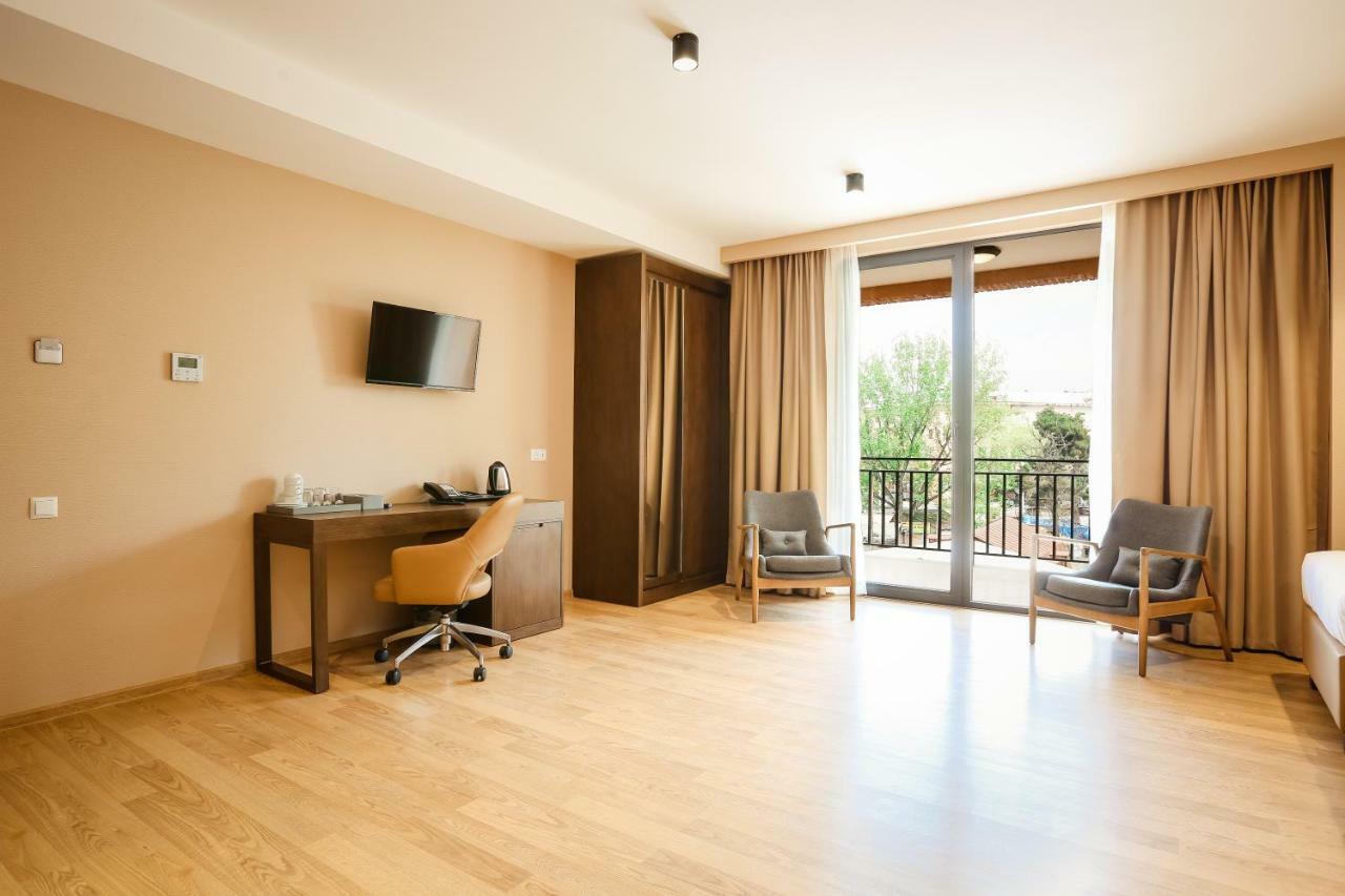 Elisi By Gtm Hotell Tbilisi Exteriör bild